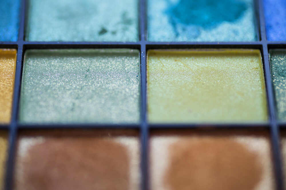 close-up-different-color-eye-shadows