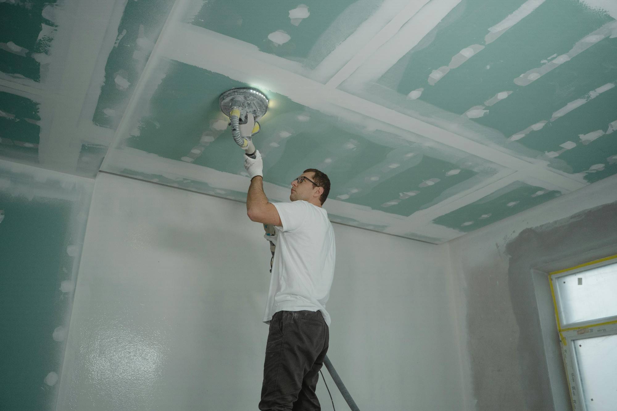 plastering ceiling