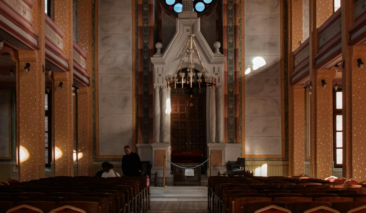 interior sanctuary of a Grand Synagogue